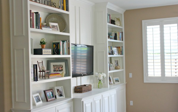 De-Cluttered Family Room