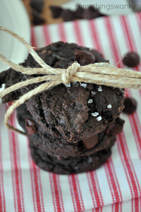 Salted Dark Chocolate and Peanut Butter Cookies #cookies #recipes #dessert