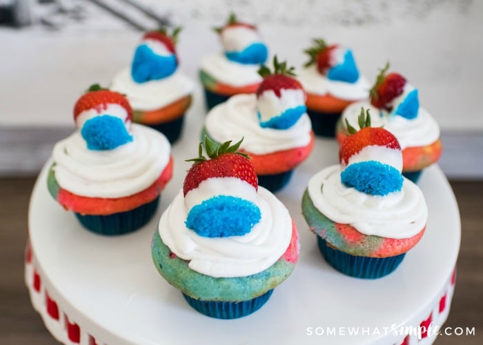 Memorial Day weekend recipes | Patriotic Cupcakes by Somewhat Simple
