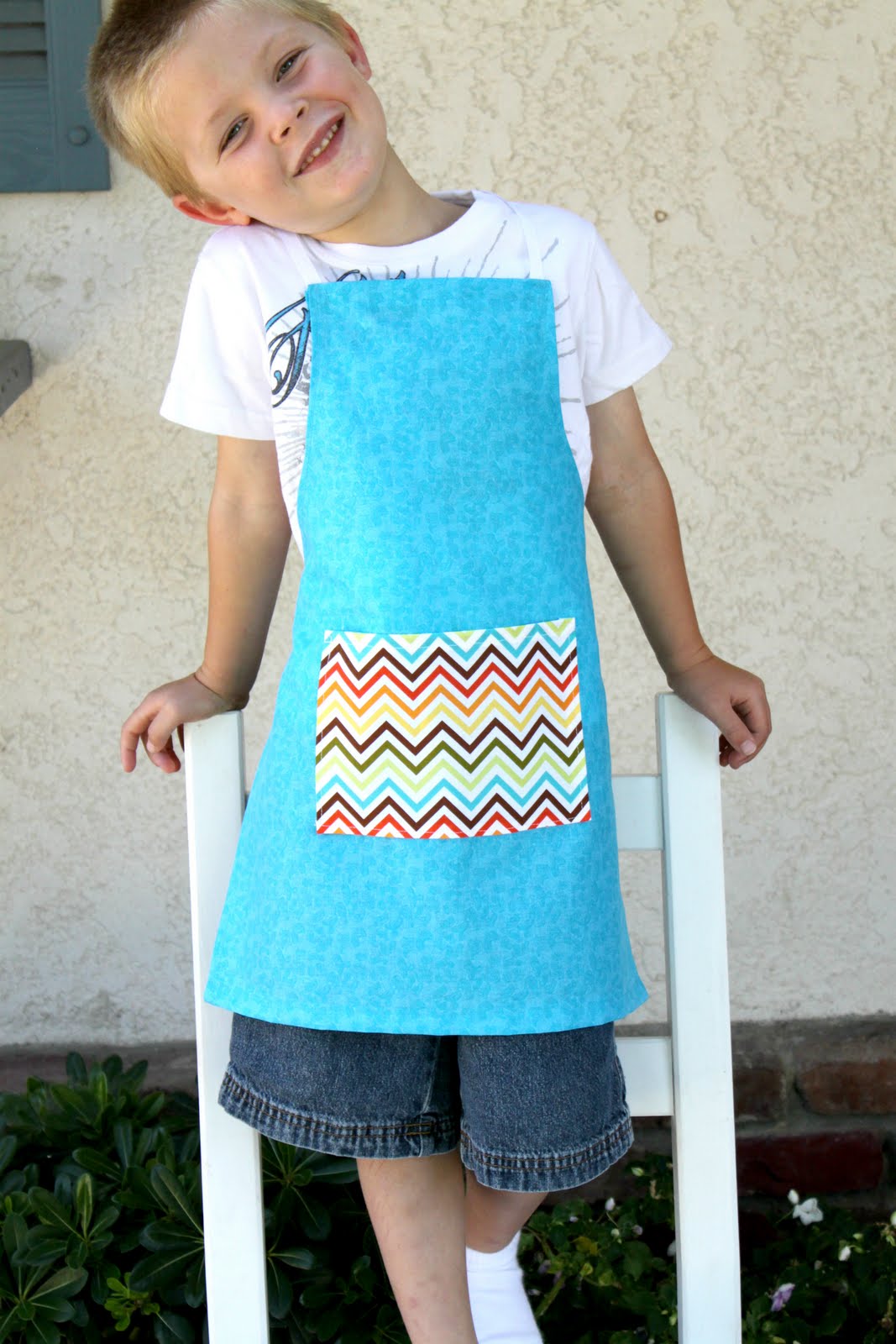 How to Sew Kids Aprons, a free Child's Apron Pattern