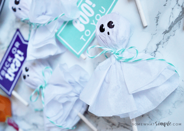 Halloween ghost lollipops