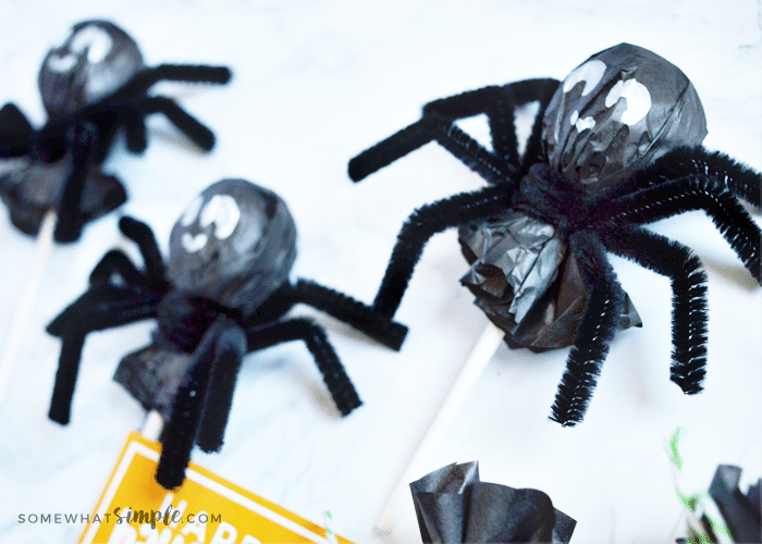 Halloween spider lollipops