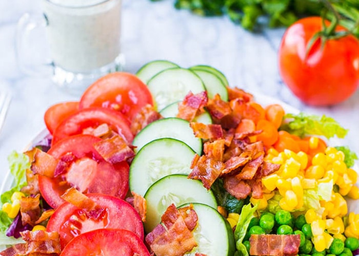 a blt chopped salad