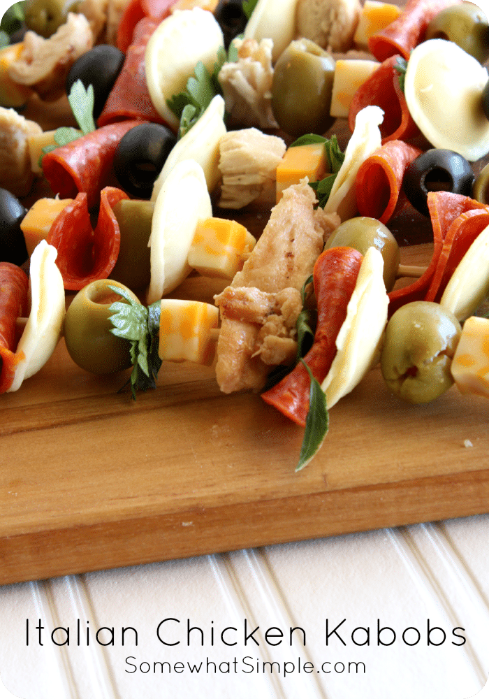 Italian Chicken Kabobs via @somewhatsimple