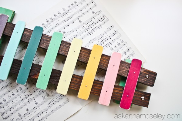 DIY-Xylophone-from-paint-sticks-1