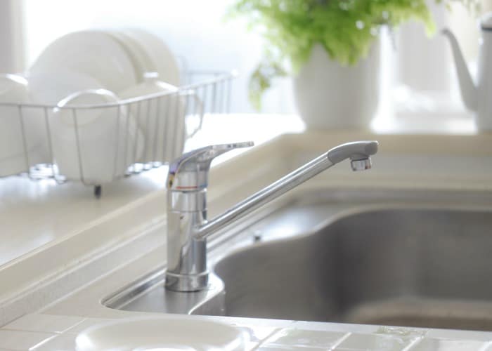 how to clean your kitchen sink