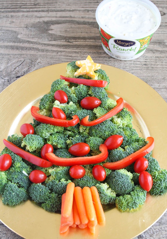 a Veggie christmas tree formed on a Tray