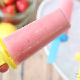 Strawberry Lemonade Frozen Yogurt Pops