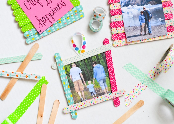 These colorful washi tape popsicle stick frames are so much fun to make with the kids to give as gifts or hang on the fridge.