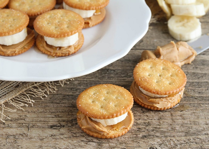 sandwiches made with crackers, peanut butter and sliced bananas