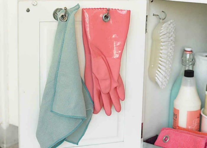 hanging kitchen gloves