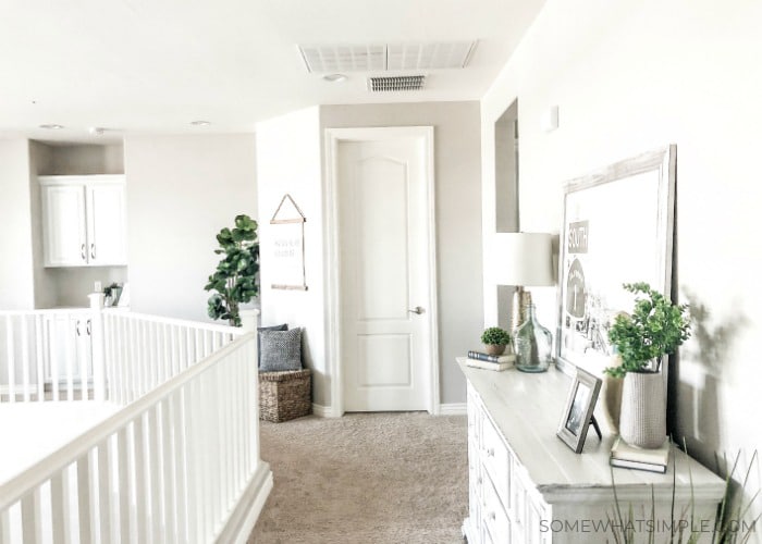 5 tips to decorate upstairs hallway and make it inviting