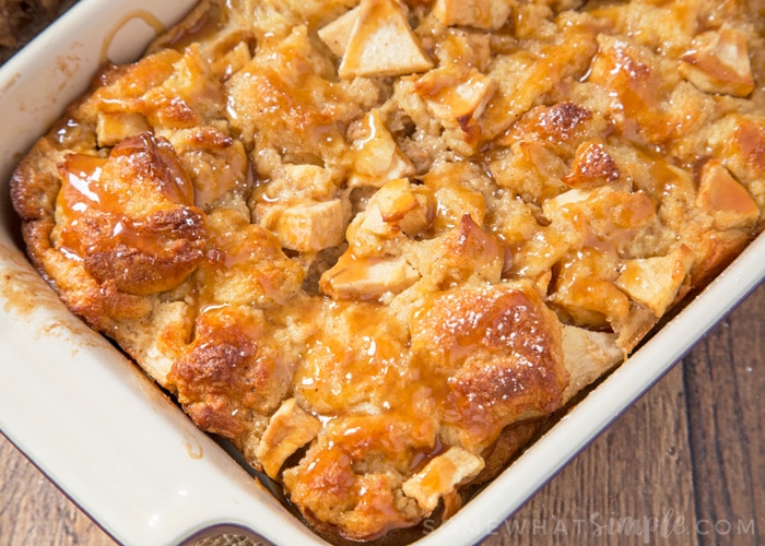 This Caramel Apple Bread Pudding is soft, spicy, filled with chunks of apples and sweet caramel sauce. It’s the perfect flavour filled dessert to make this Fall!