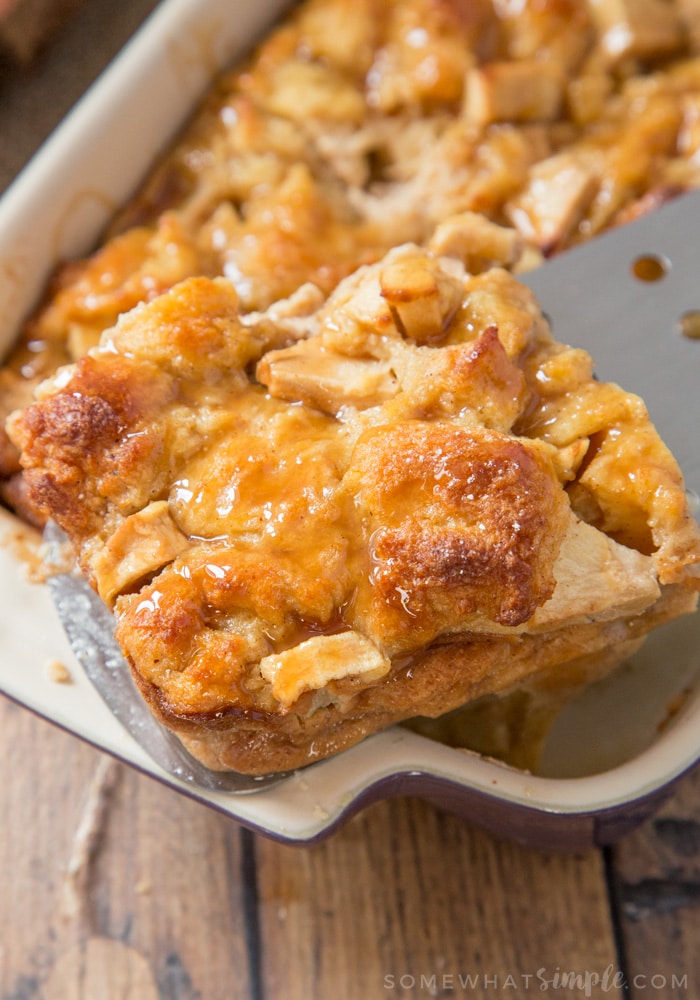 This Caramel Apple Bread Pudding is soft, spicy, filled with chunks of apples and sweet caramel sauce. It’s the perfect flavour filled dessert to make this Fall!
