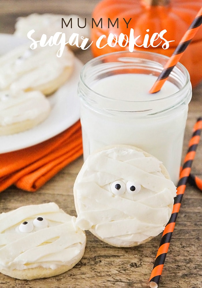 These delicious Halloween mummy sugar cookies are adorable and perfect dessert for Halloween! in just a few easy steps, transform a simple sugar cookie into a festive treat! They're perfect for a Halloween party or just an afternoon snack. via @somewhatsimple