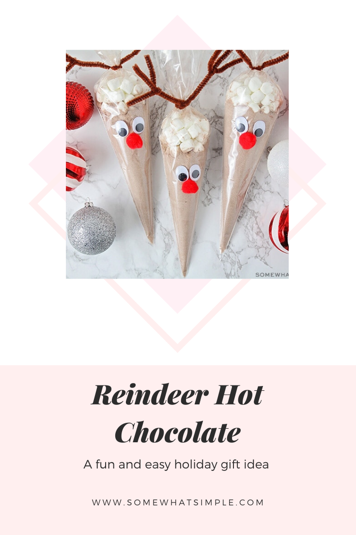 Reindeer hot chocolate bags are an easy and fun gift idea for this Holiday season.  Using just a few simple items, you can quickly make these adorable reindeer cocoa gifts for everyone on your list. This easy DIY Christmas gift idea is perfect for your neighbors or coworkers. via @somewhatsimple