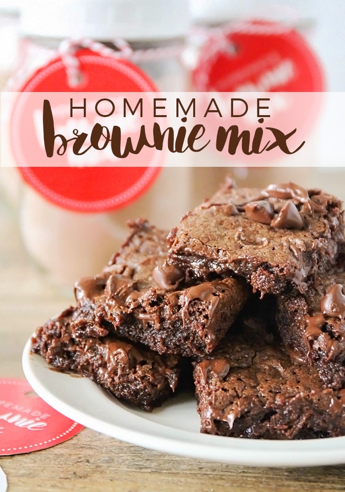 This fudgy homemade brownie mix is so easy to make, and it's perfect to give for holiday gifts! Add a mason jar and our cute gift tag, and you're all set! via @somewhatsimple