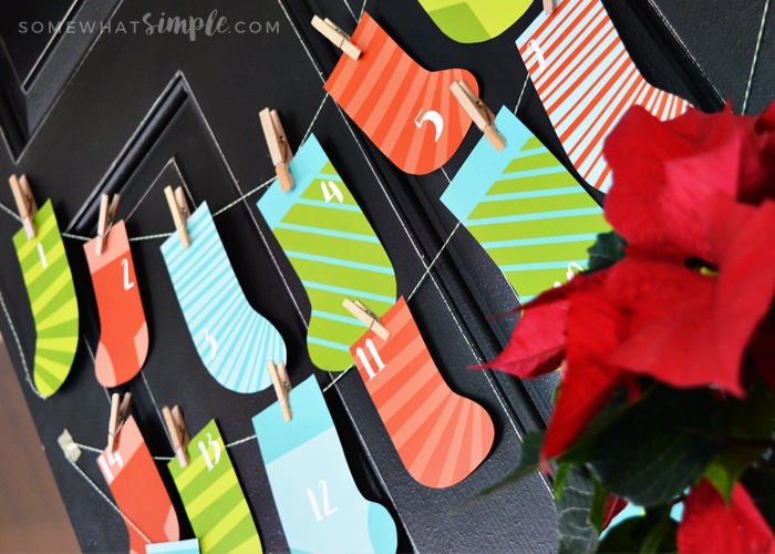 Holiday Decor | CHRISTMAS STOCKING COUNTDOWN PRINTABLE by Somewhat Simple