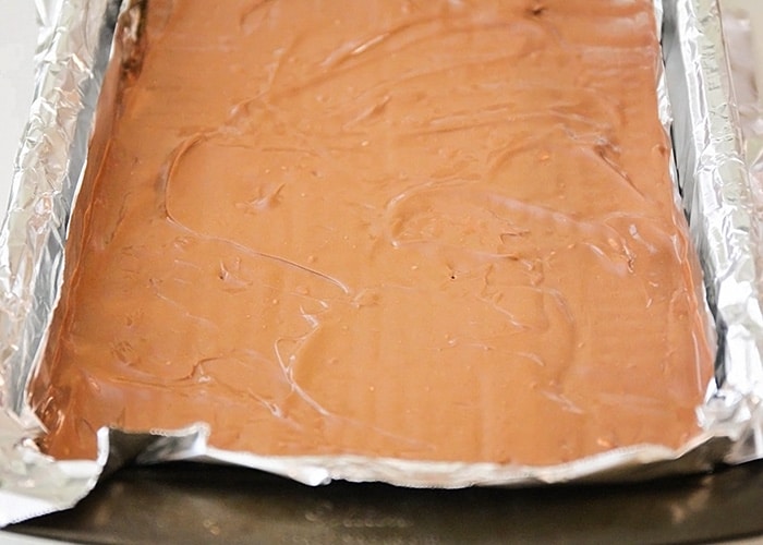 a finished pan of christmas crack toffee