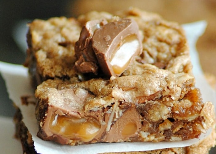a rolo cookie bar made with