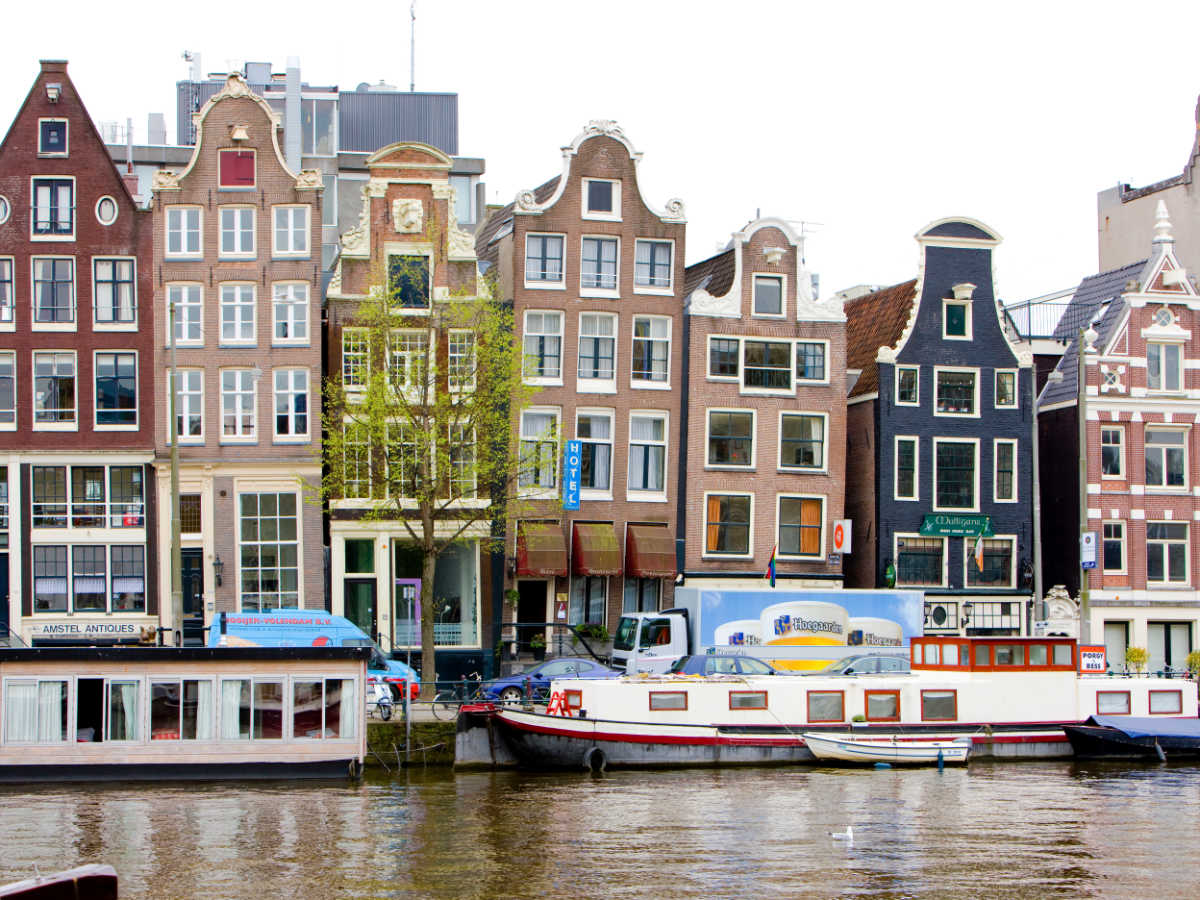homes in amsterdam along the canal
