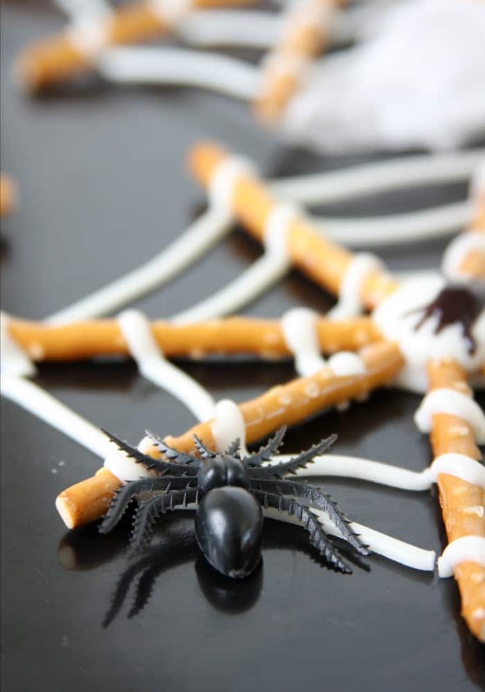 Halloween Treats: Spiderweb Sandwich Cookies Recipe – Home Cooking Memories