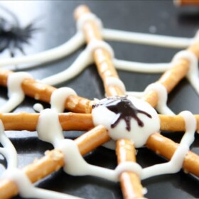 Pretzel Spider Cookies