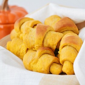 Pumpkin Dinner Rolls