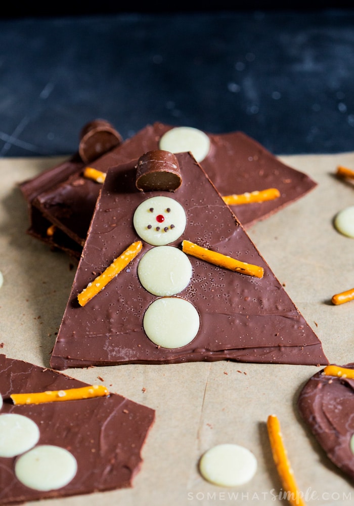 This fun and easy to make Snowman Bark is fun for the whole family. Cute, festive and tasty, you’ll fall head over heels for this chocolatey bark!