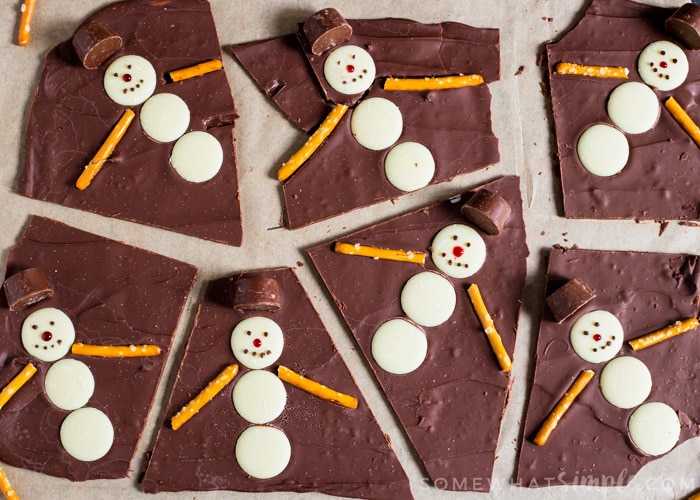 This fun and easy to make Snowman Bark is fun for the whole family. Cute, festive and tasty, you’ll fall head over heels for this chocolatey bark!