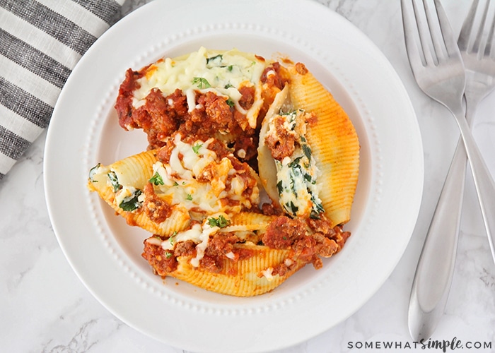 These cheesy spinach stuffed shells taste totally amazing, and are so easy to make. A restaurant-quality meal that you can make at home!