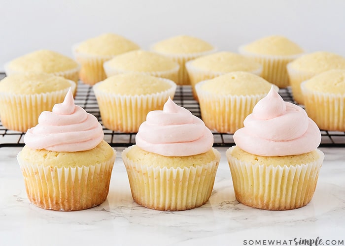how to frost cupcakes 3 different ways