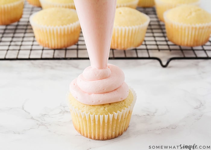 showing a simple cupcake frosting tip