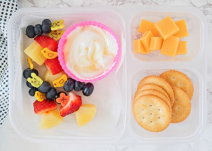 These easy school lunch ideas using honey are sure to please even the pickiest of eaters, and make packing school lunches a breeze!