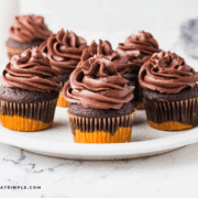 plated camo cupcakes