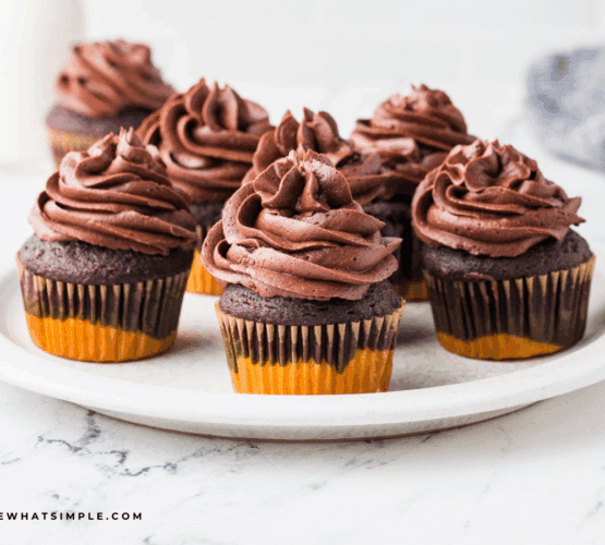 plated camo cupcakes