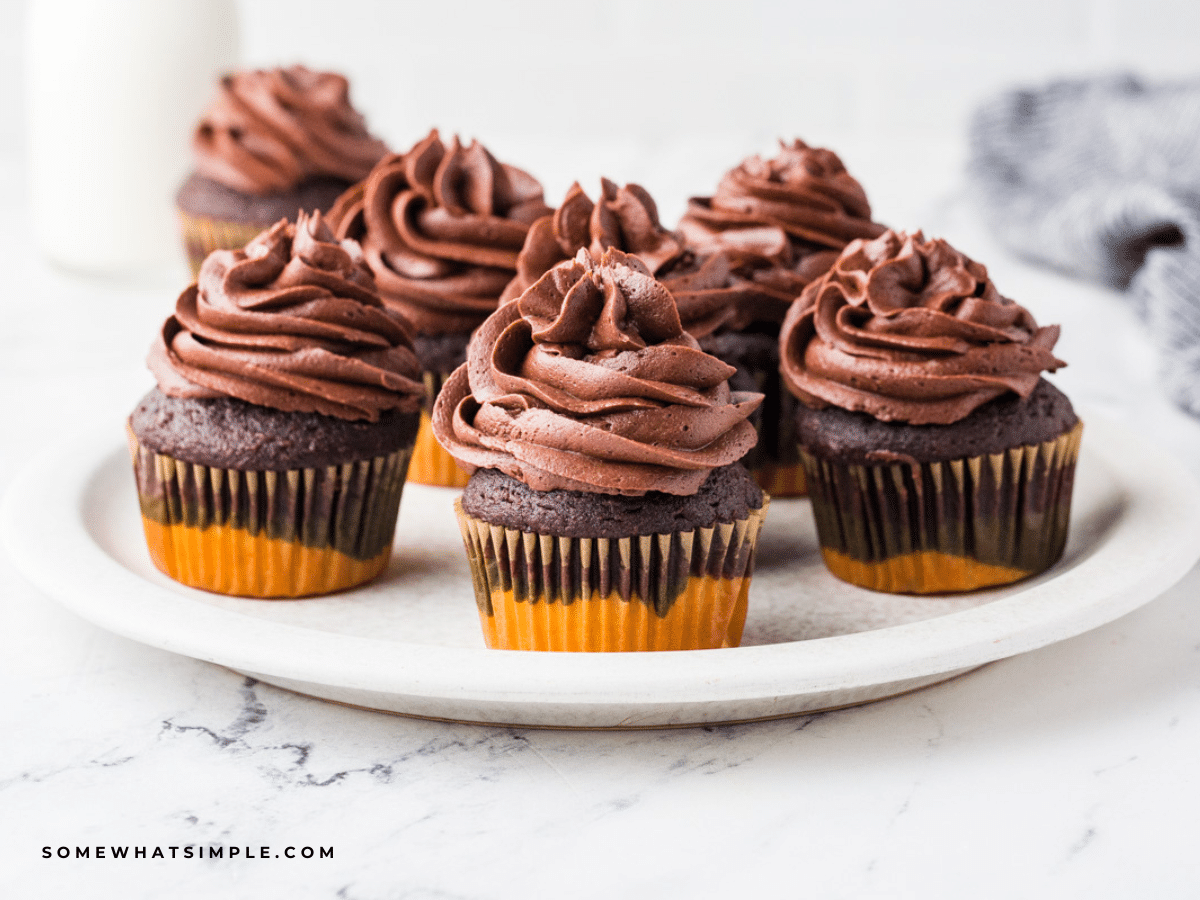 plated camo cupcakes