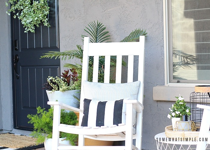 pretty courtyard decor