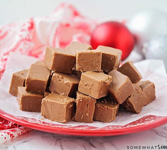 Easy Chocolate Fudge cut in cubes and on a red plate