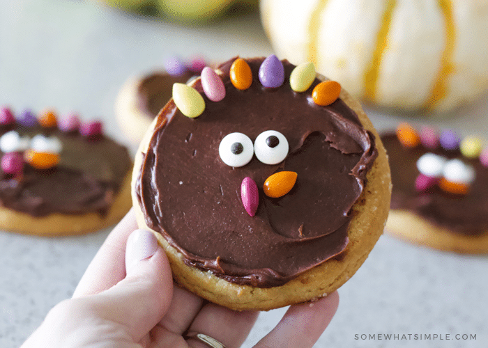 simple turkey sugar cookies diy how to tutorial recipe thanksgiving treat cute decorate kids