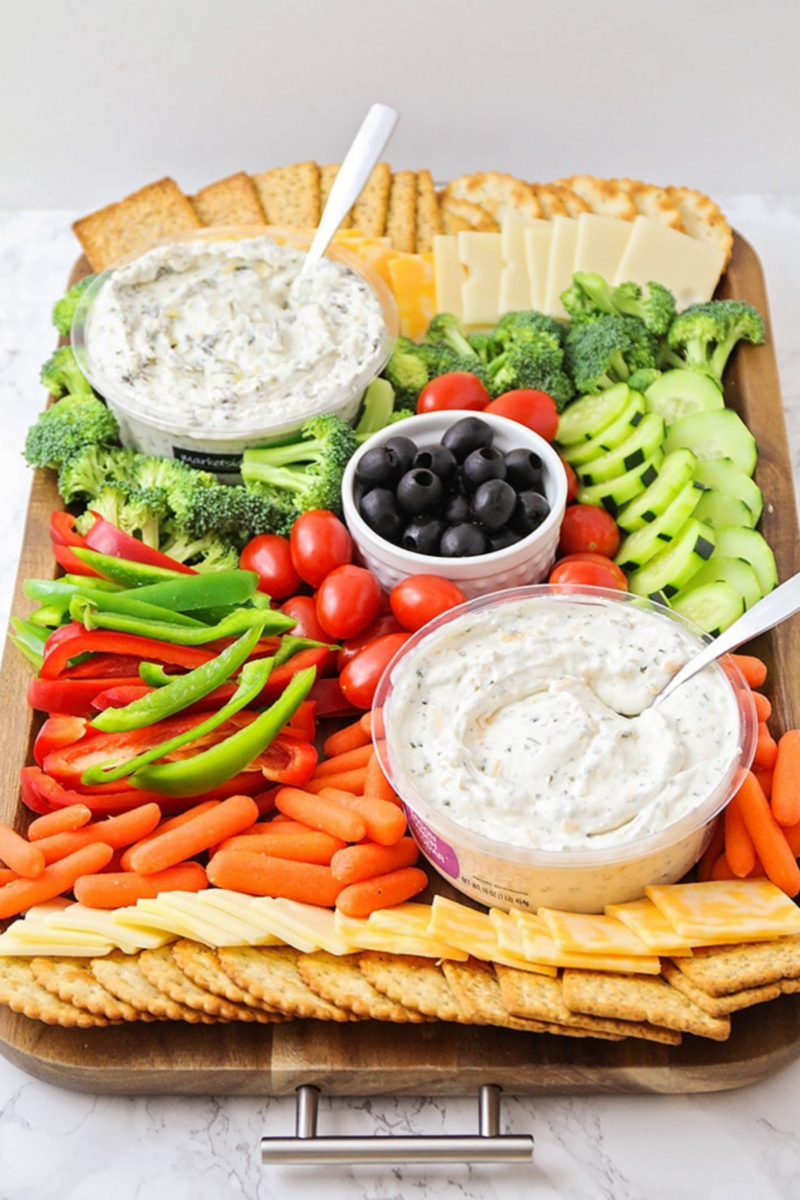 long image of a finished veggie tray