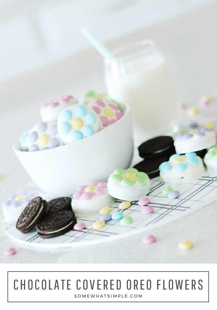 Chocolate-covered Oreos are a fun and easy treat to make. Here's how to make this popular confectionary treat in no time at all! via @somewhatsimple