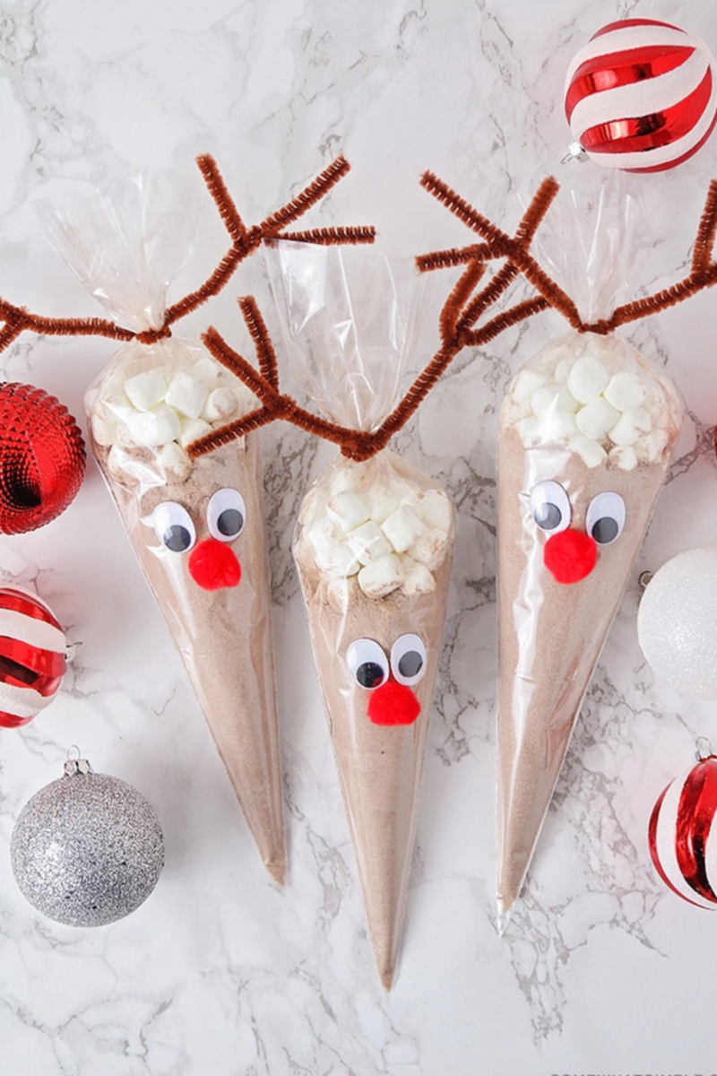 long image of finished reindeer hot cocoa bags