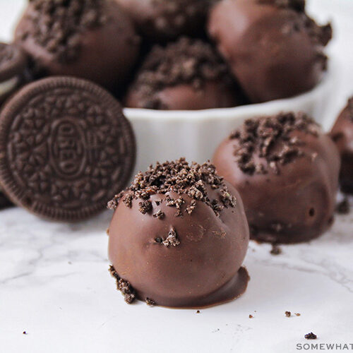 Easy Oreo Cookie Truffles (5 Min Prep) - from Somewhat Simple