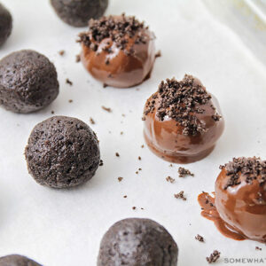 Easy Oreo Cookie Truffles (5 Min Prep) - from Somewhat Simple