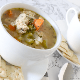 2 cups of chicken and rice soup with saltine crackers