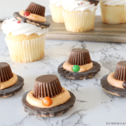 cookies decorated like pilgrim hats