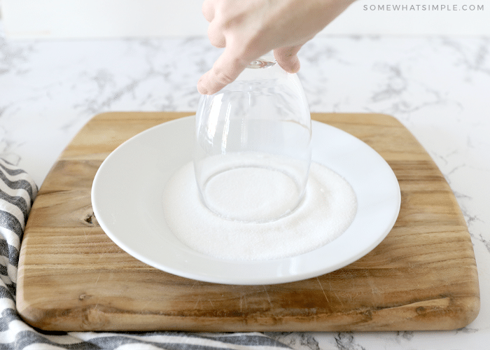 lining a glass with sugar