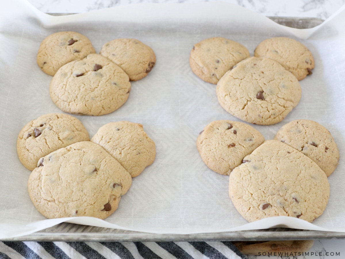 baked chocolate chip cookies 