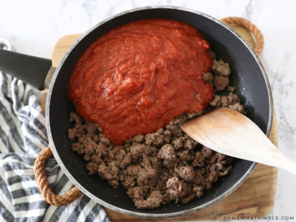 adding pasta sauce to ground beef